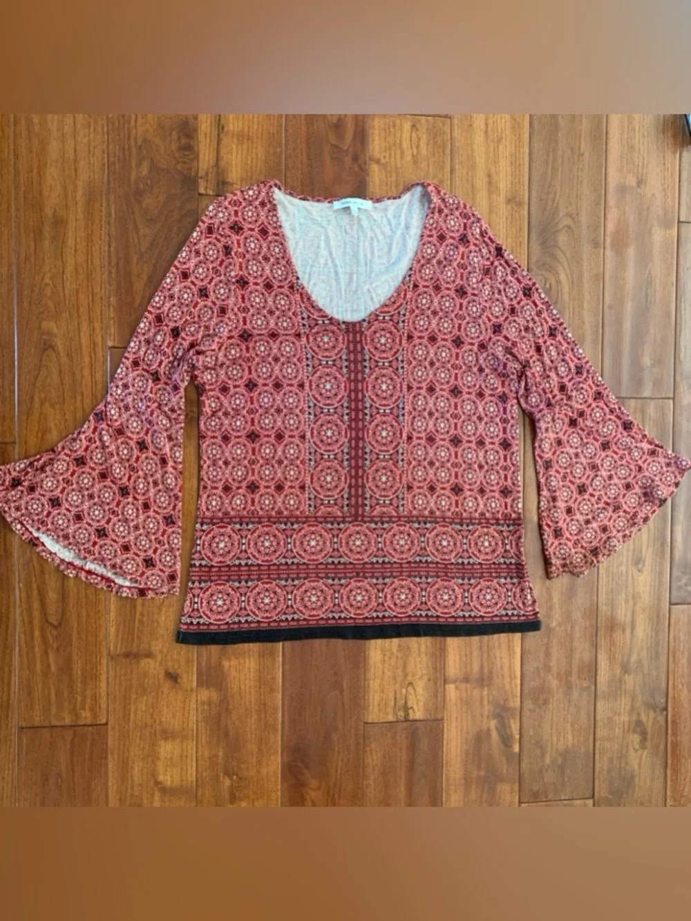 Rose + Olive Top Size L Red Geometric Boho Bell Sleeve Jersey Stretch Western - Picture 2 of 11